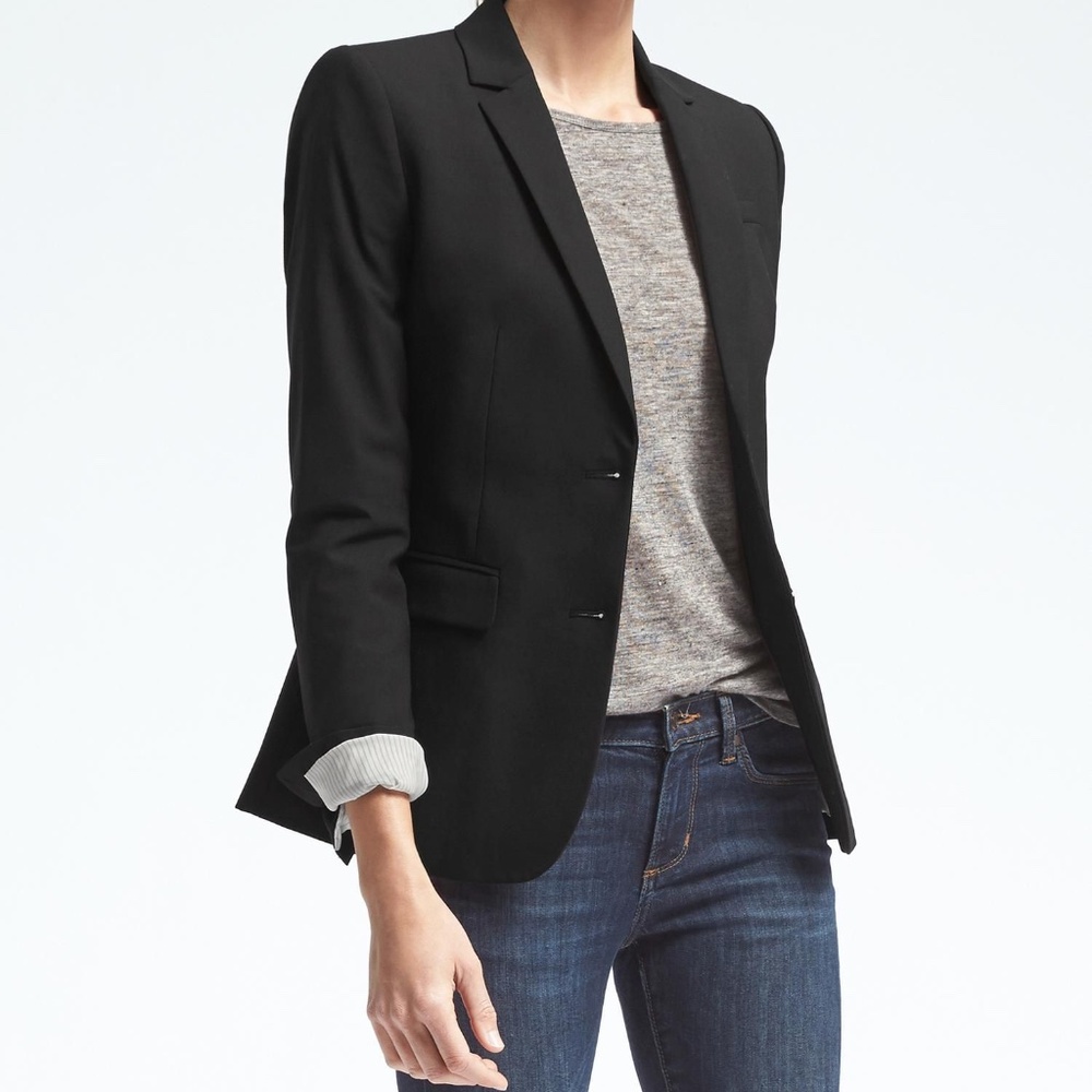 EUC Banana Republic Lightweight Wool Blazer - 2 button, lined, back vent - 0 P